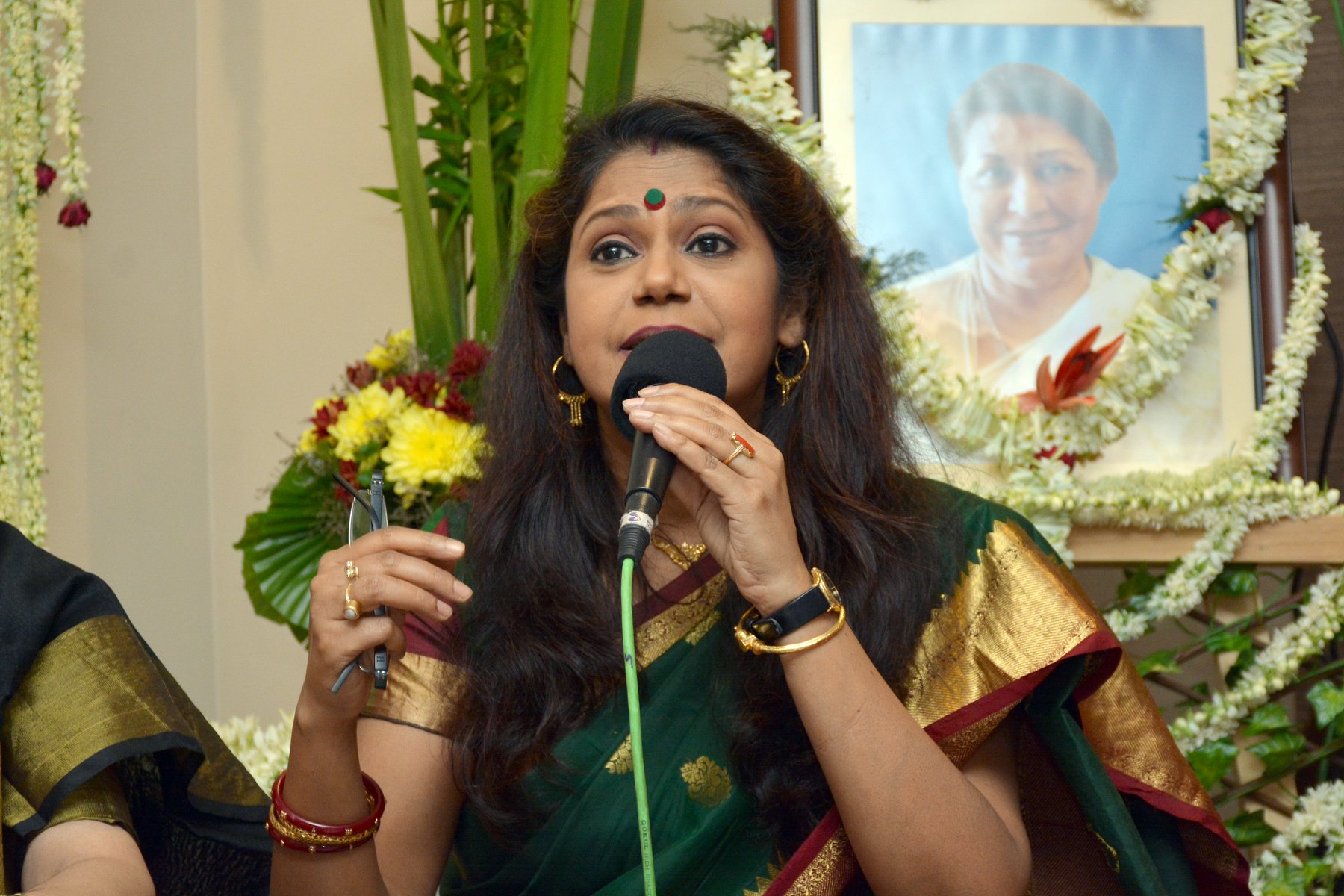 Smt Antara Chowdhury paying tribute to her mother Legend Sabita Chowdhury on her birth anniversary event at Surodhwoni